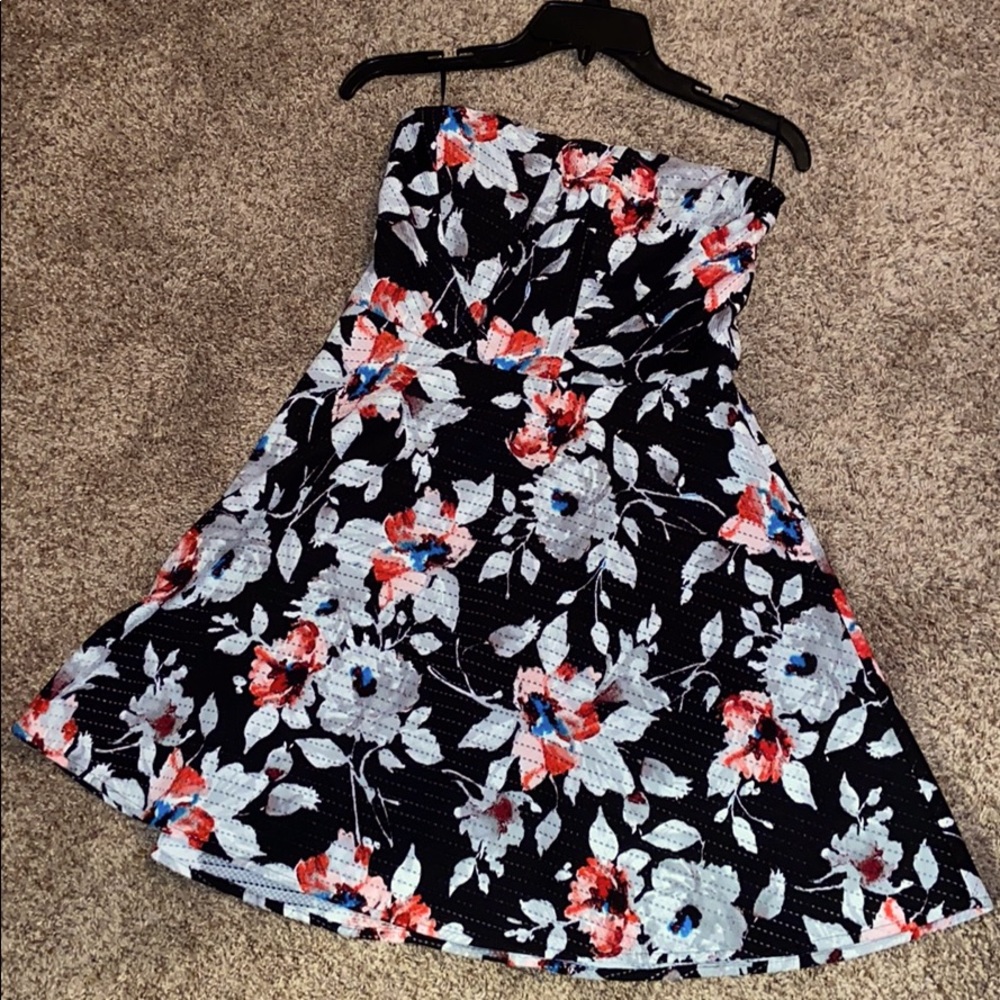 Size 8 Express floral strapless dress